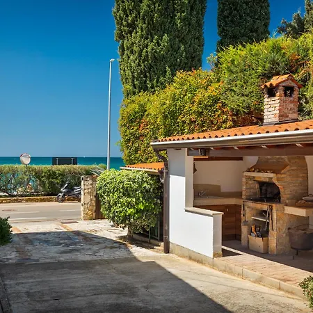 House - Sea Breeze Semesterbostad *